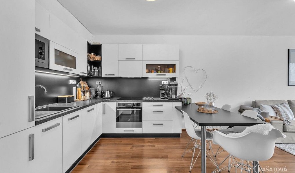 Pronájem bytu 3+kk 77 m², Hradec Králové – náhled fotky 2