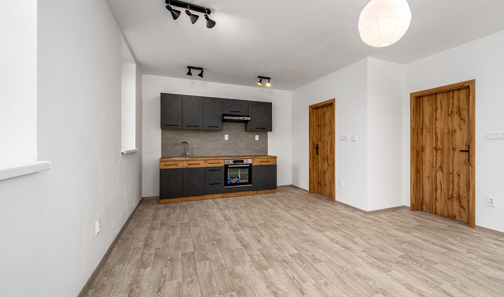 Prodej domu 200 m² s pozemkem 151 m², Rožmitál pod Třemšínem – náhled fotky 2