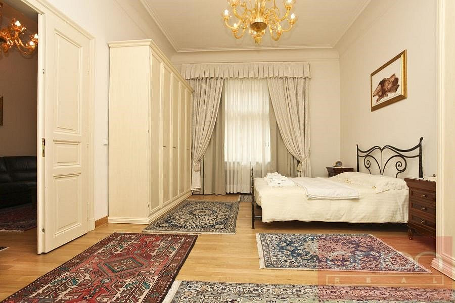 Pronájem bytu 4+kk 122 m² — photo 3