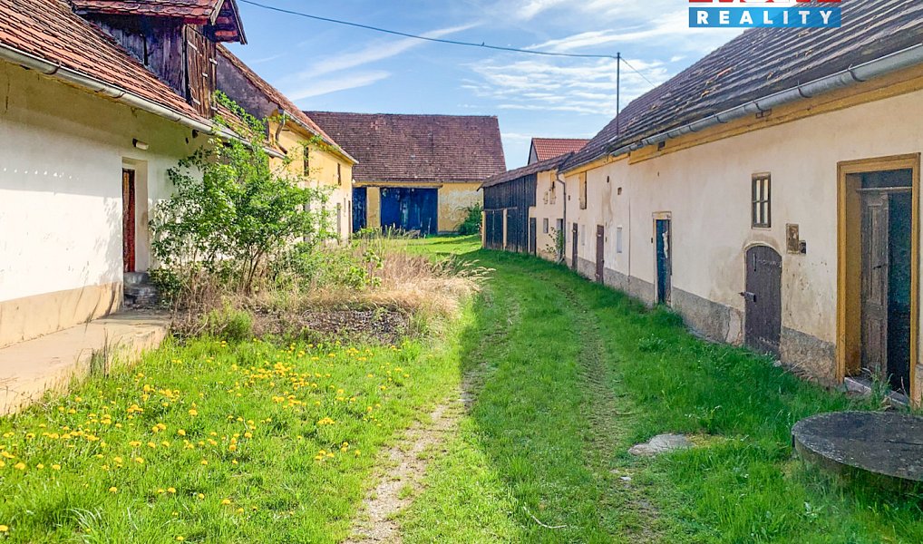 Prodej domu 350 m² s pozemkem 1 892 m², Křenice – náhled fotky 2