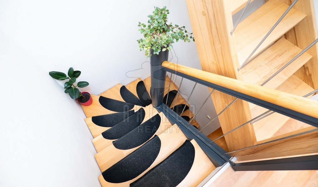 Prodej domu 130 m² s pozemkem 261 m², Jesenice – náhled fotky 18