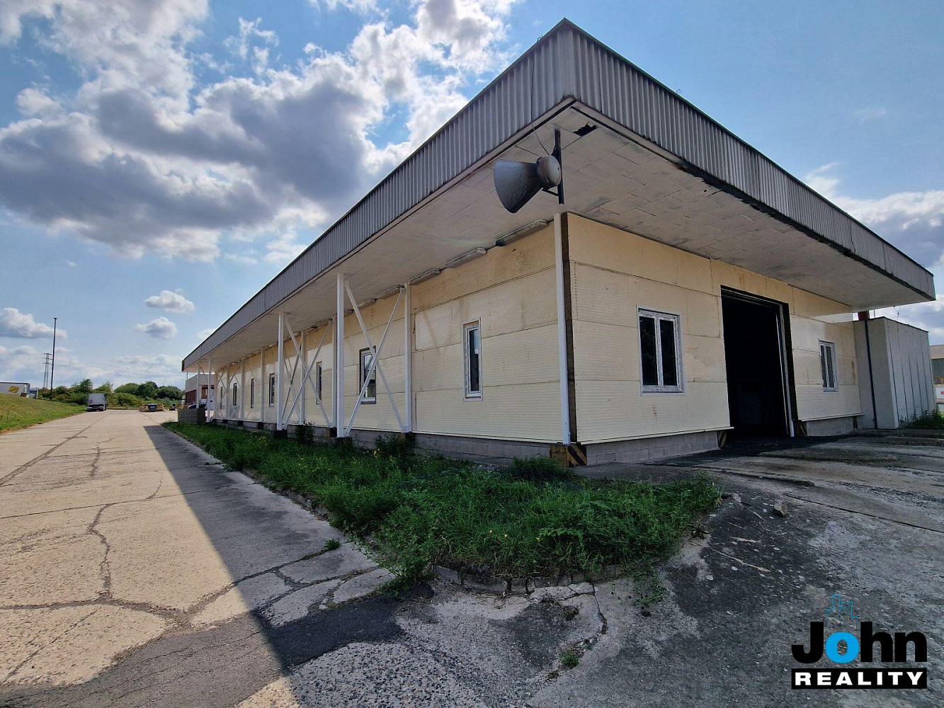 Pronájem skladovacích prostor 300 m²