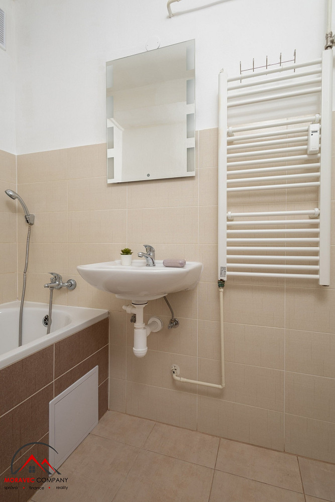 Pronájem bytu 2+1 72 m² – fotografie 4