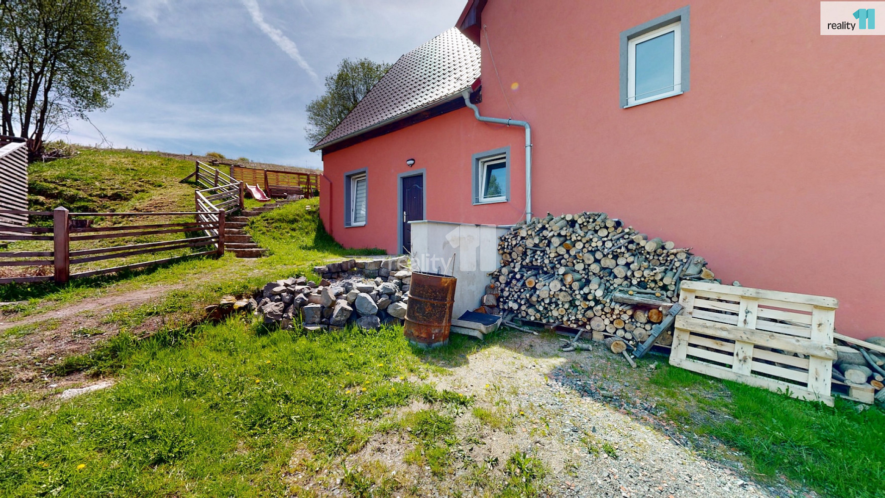 Prodej ubytovacího objektu 370 m² — photo 2