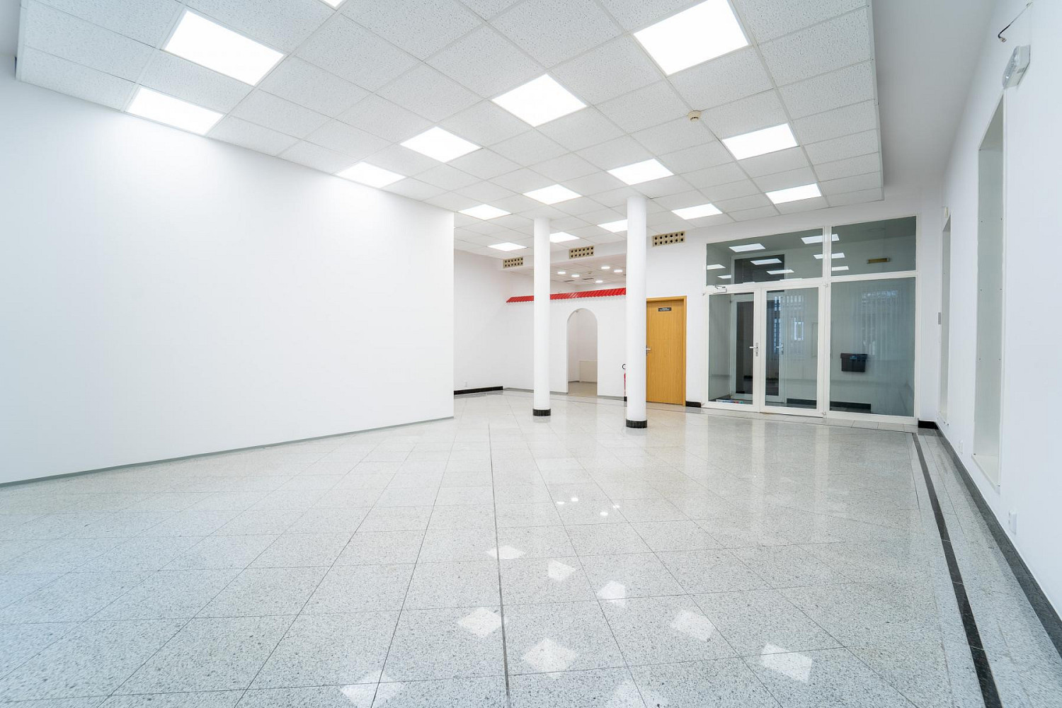 Pronájem obchodních prostor 92 m² – fotografie 5