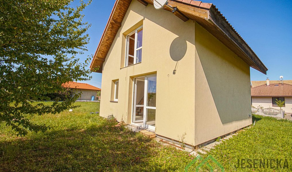 Prodej domu 98 m² s pozemkem 752 m², Trnov – náhled fotky 2