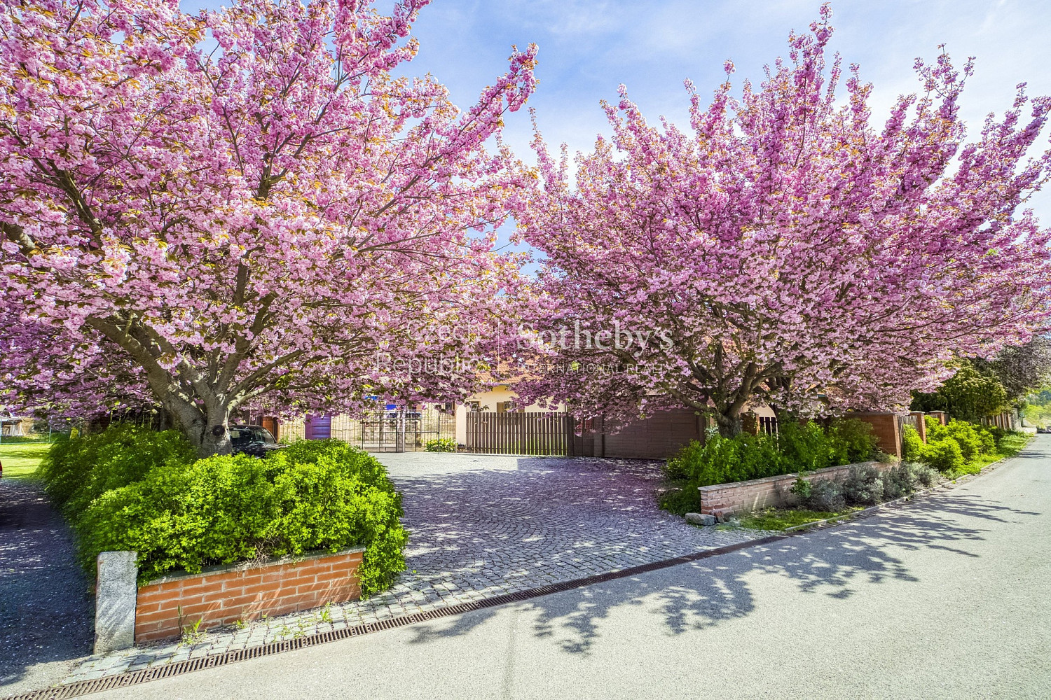 Prodej domu 331 m² s pozemkem 2 779 m² – fotografie 2
