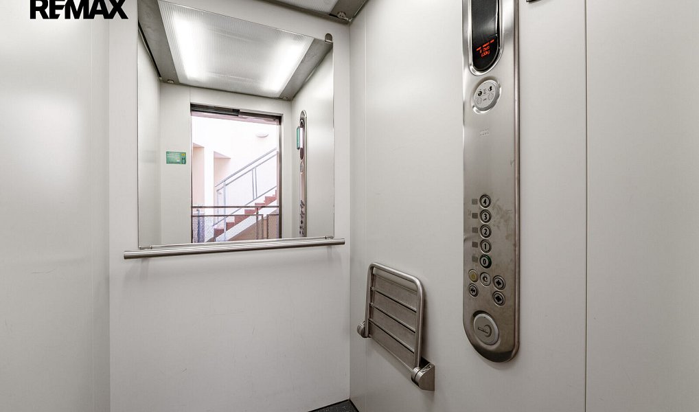 Pronájem bytu 2+kk 68 m², Praha – náhled fotky 16