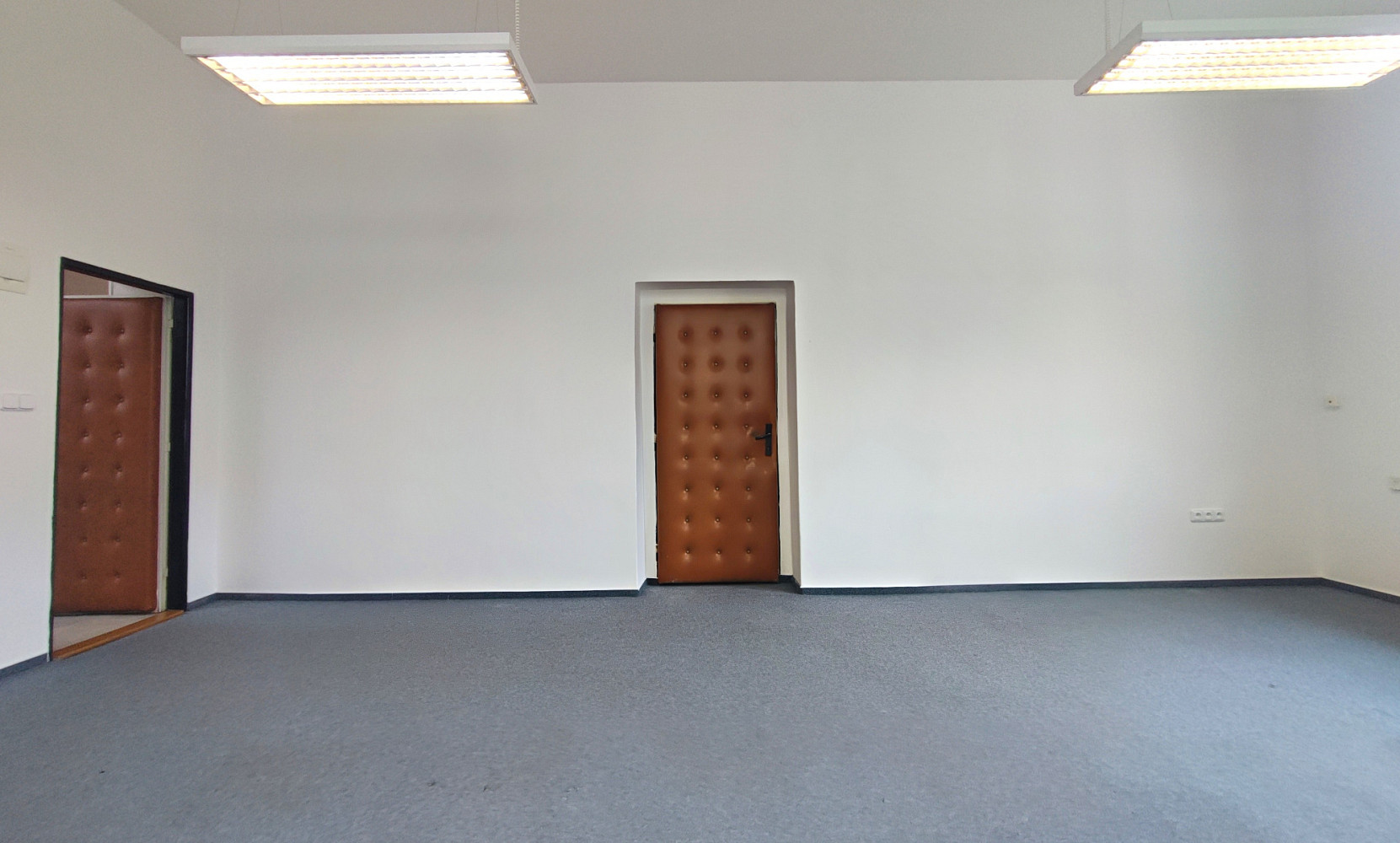 Pronájem kanceláře 36 m² — photo 4