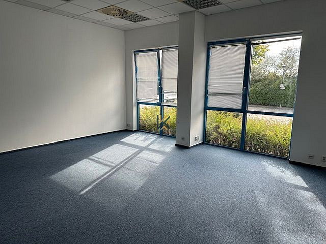 Pronájem kanceláře 244 m² – fotografie 3