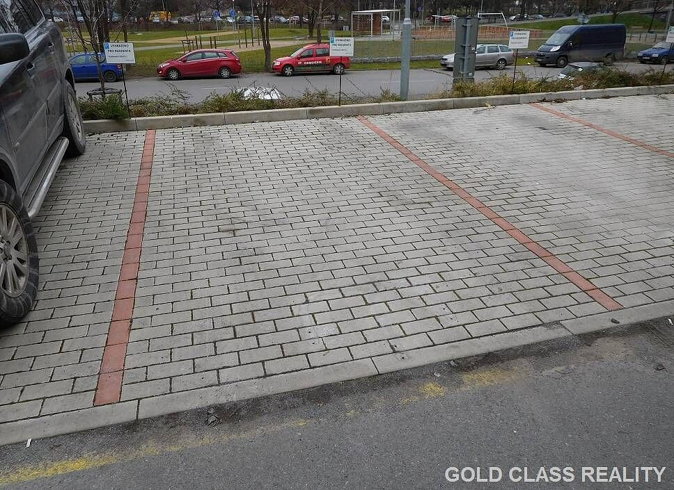 Parkovací stání, Praha 9 - Vysočany, Ocelářská – fotografie 2