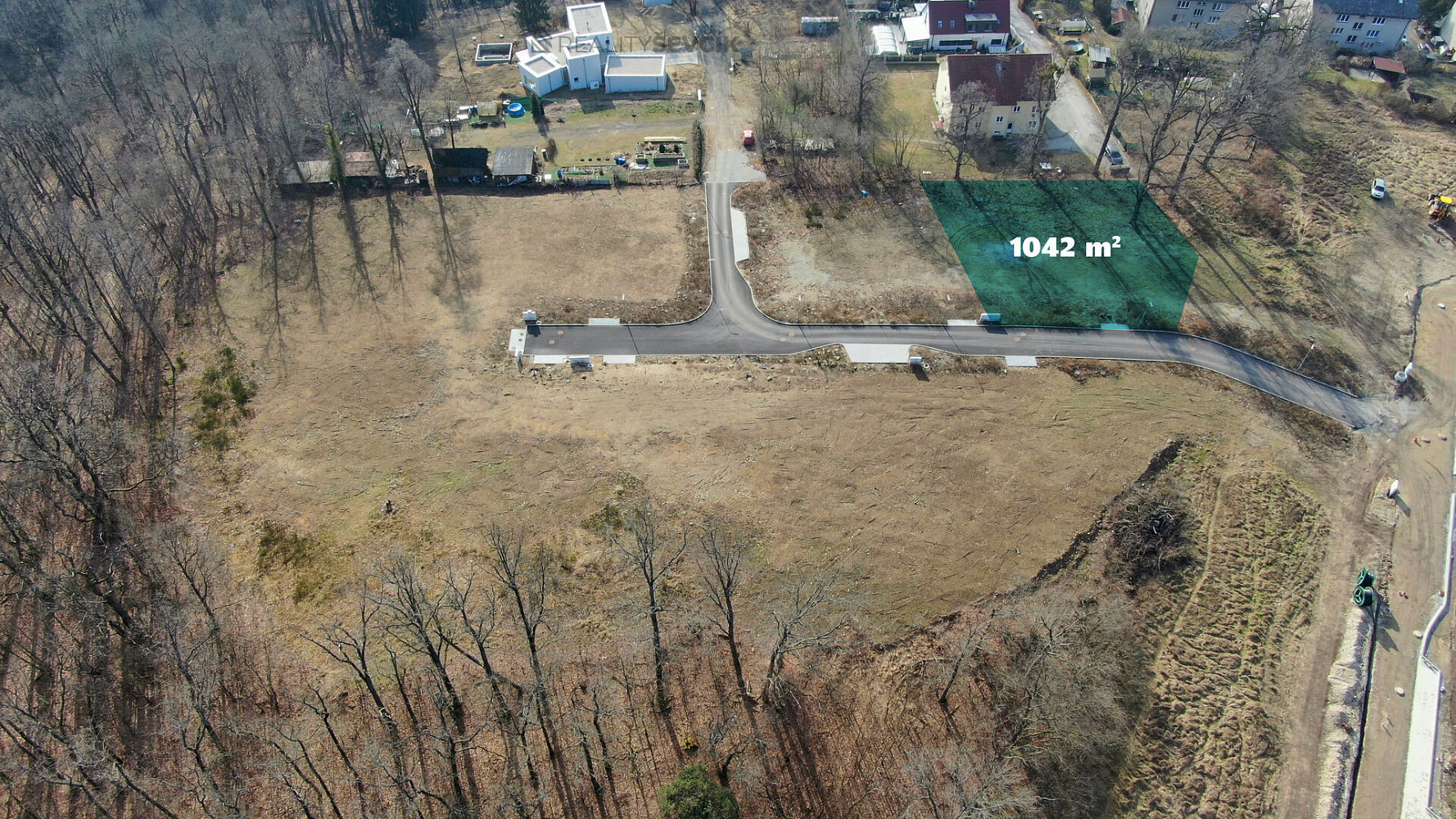 Prodej stavebního pozemku 1 042 m² – fotografie 2