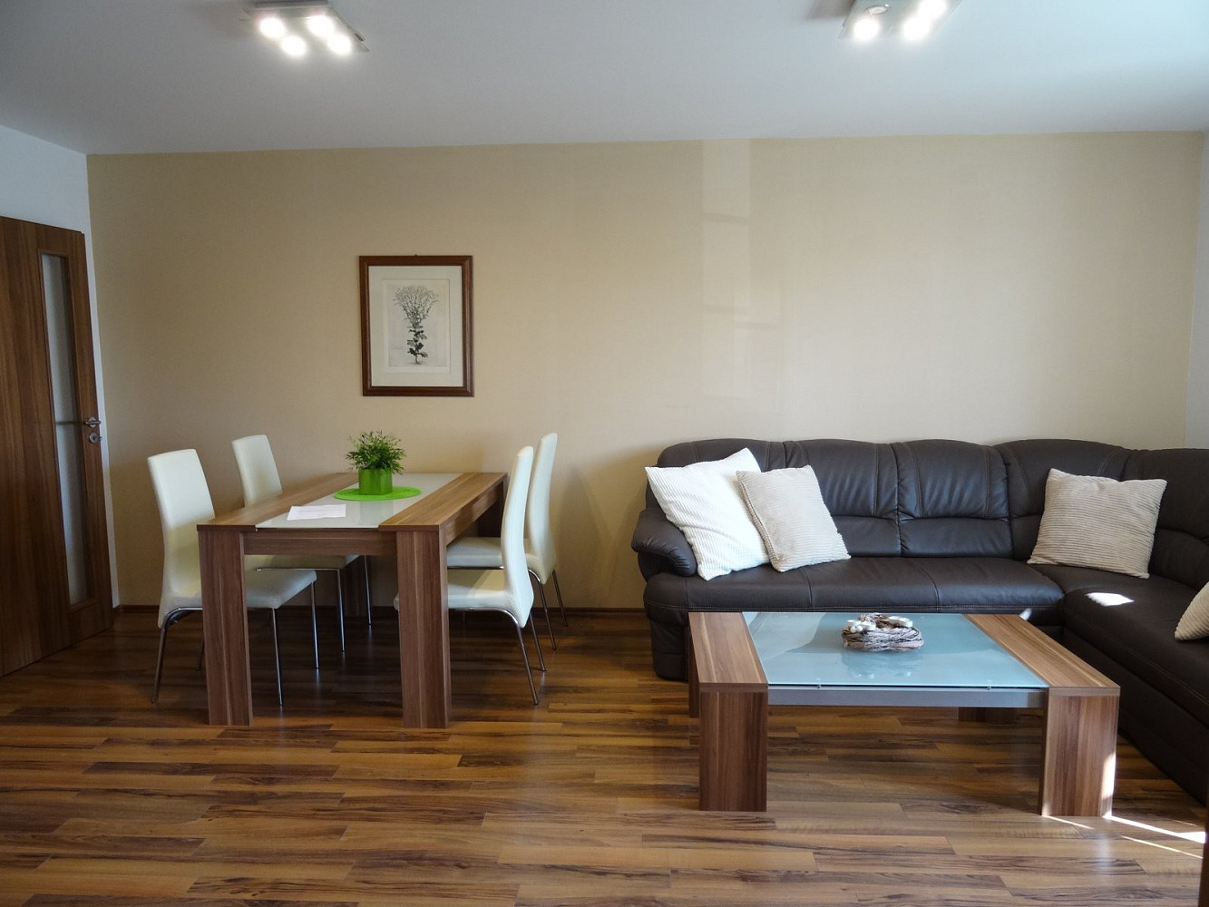 Pronájem bytu 2+kk 57 m² – fotografie 2