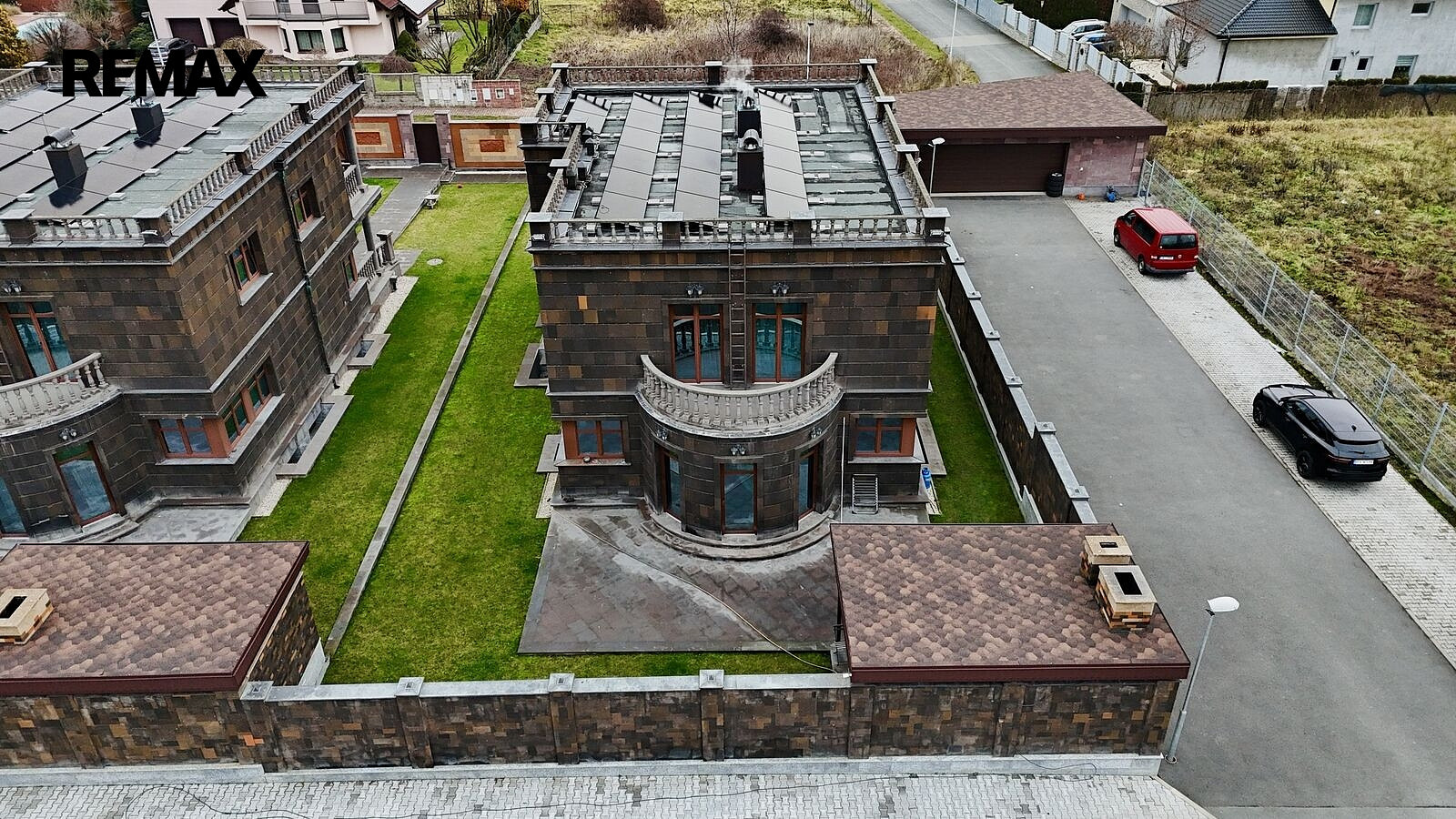 Pronájem domu 450 m² s pozemkem 701 m²