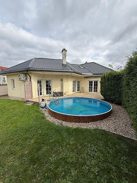 Pronájem domu 145 m² s pozemkem 1 049 m²