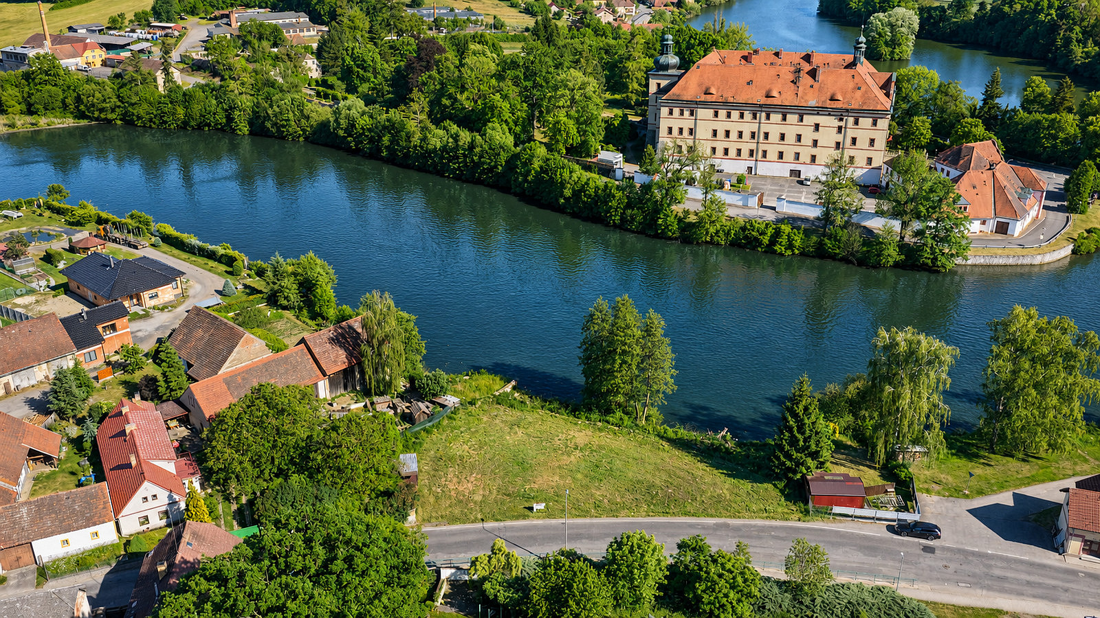 Prodej stavebního pozemku 1 470 m² — photo 3