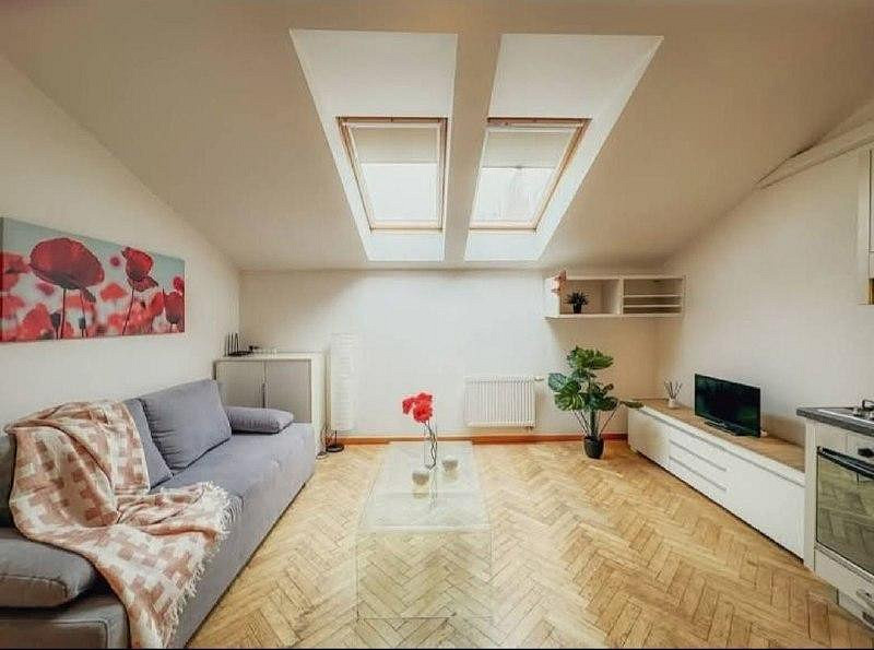 Pronájem bytu 2+kk 60 m² – fotografie 3