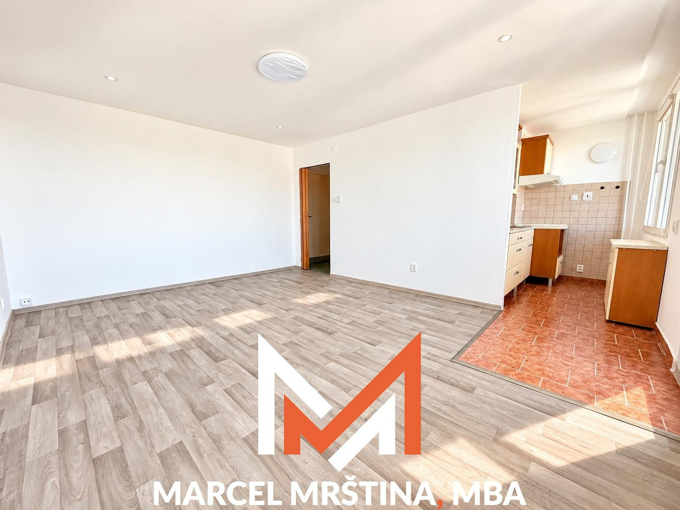 Pronájem bytu 1+kk 30 m² – fotografie 3