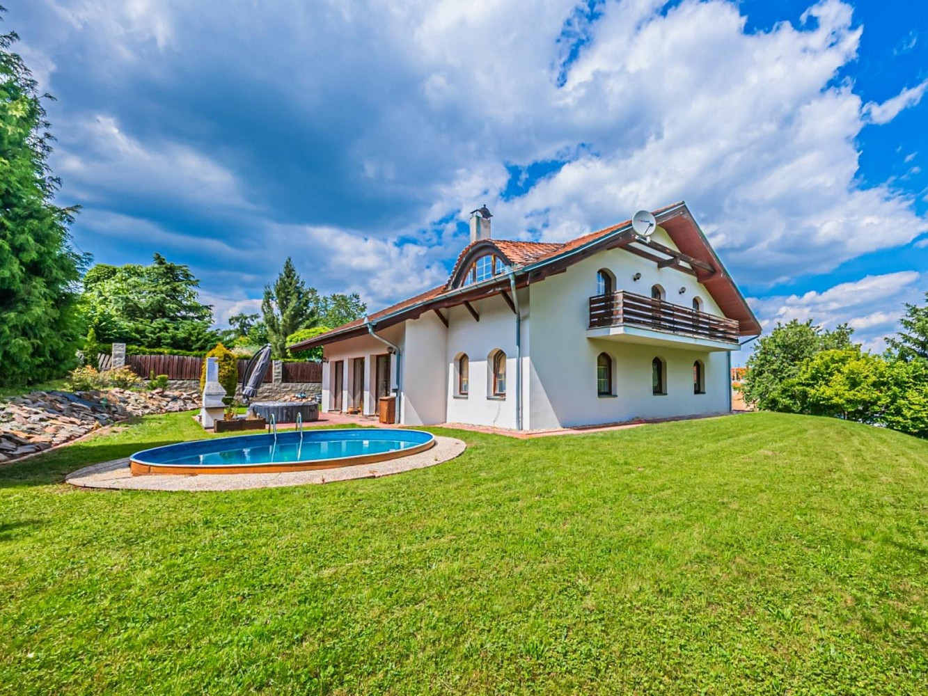 Prodej domu 370 m² s pozemkem 1 856 m²