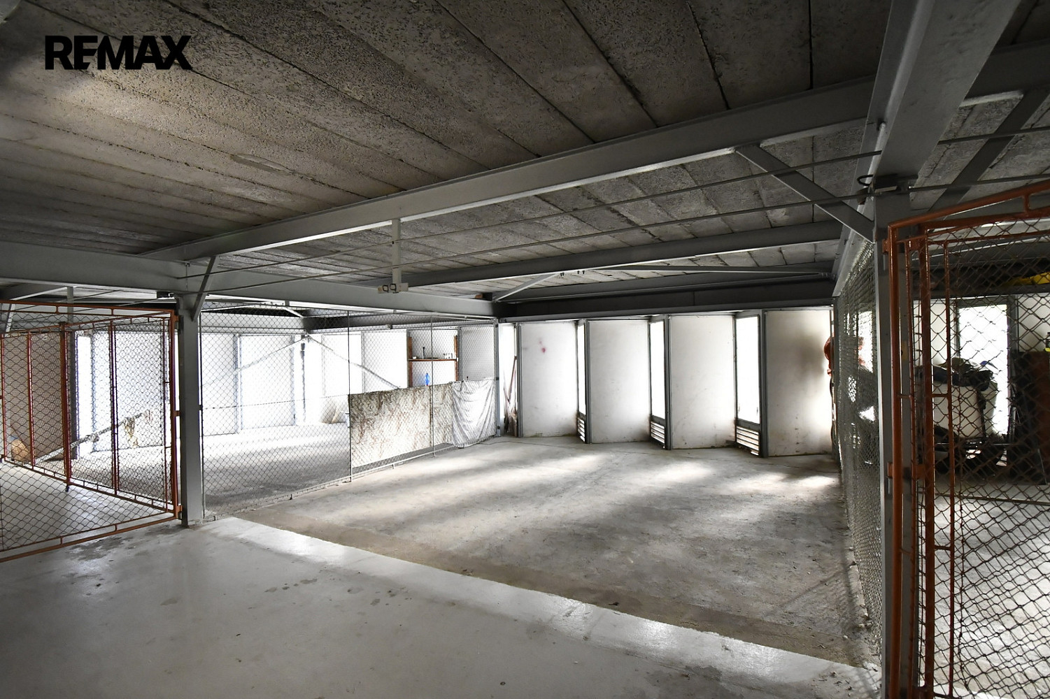 Prodej dvou parkovacích stání 26 m2, ulice mrštíkova - hradec králové — photo 4
