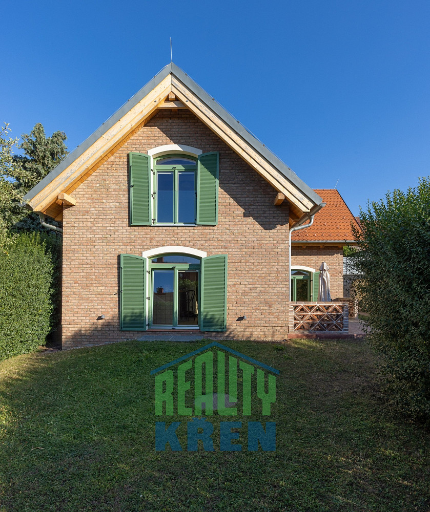 Prodej domu 212 m² s pozemkem 383 m² – fotografie 2