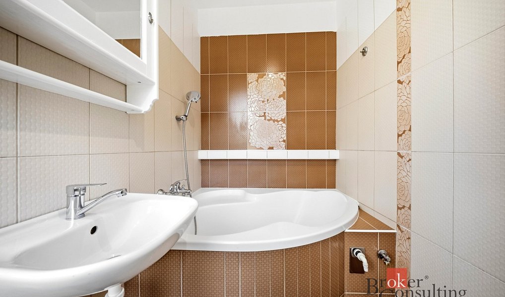 Pronájem bytu 3+1 56 m², Hradec Králové – náhled fotky 4