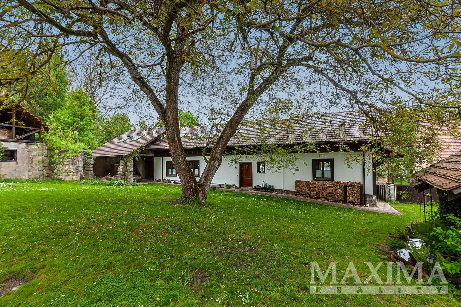 Prodej domu 196 m² s pozemkem 3 460 m²