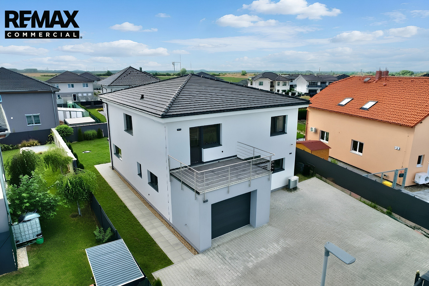Prodej domu 220 m² s pozemkem 726 m² – fotografie 2