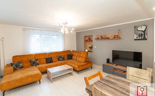 Prodej domu 280 m² s pozemkem 832 m², Polepy, okres Kolín