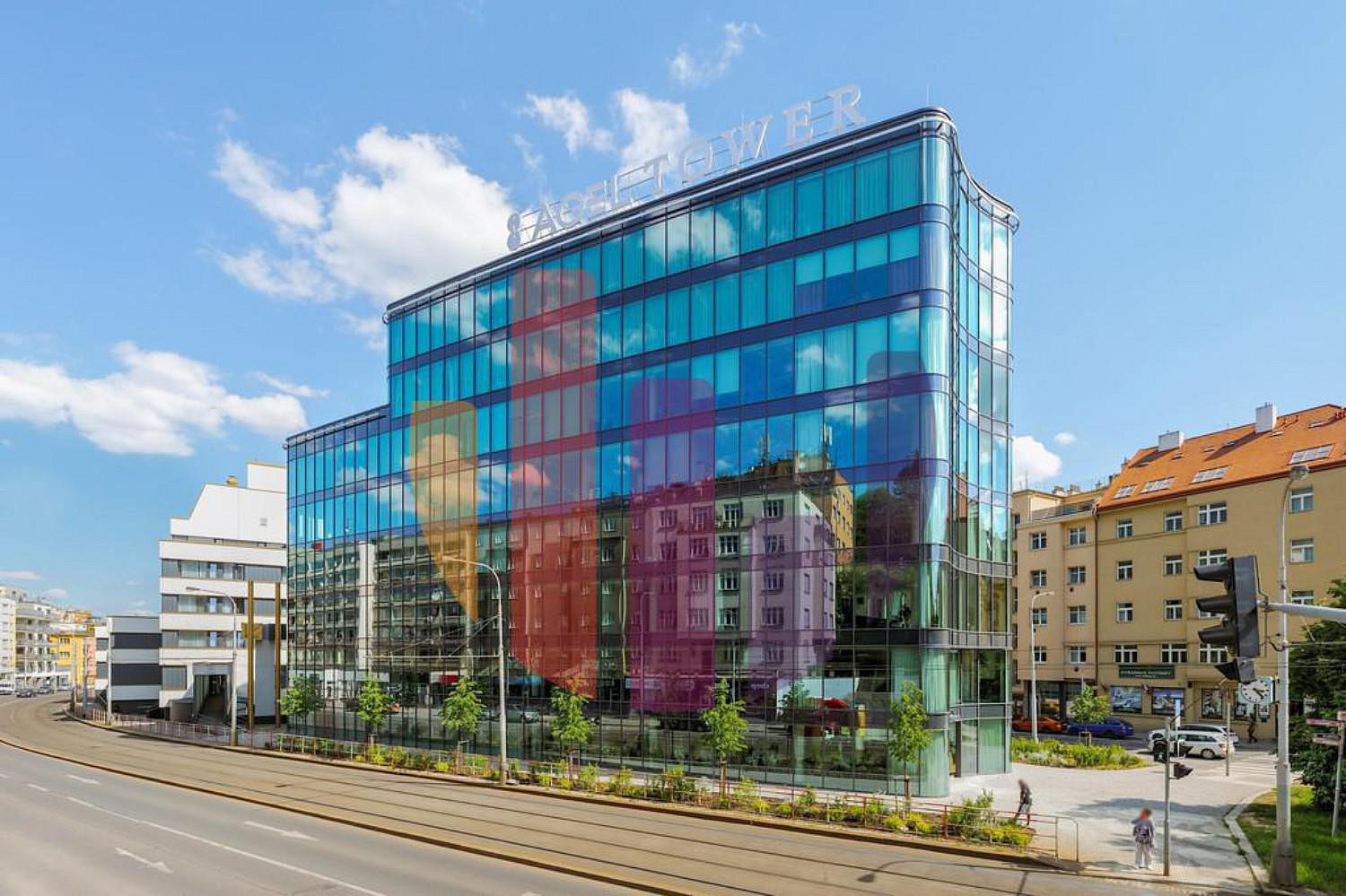 Pronájem kanceláře 300 m²