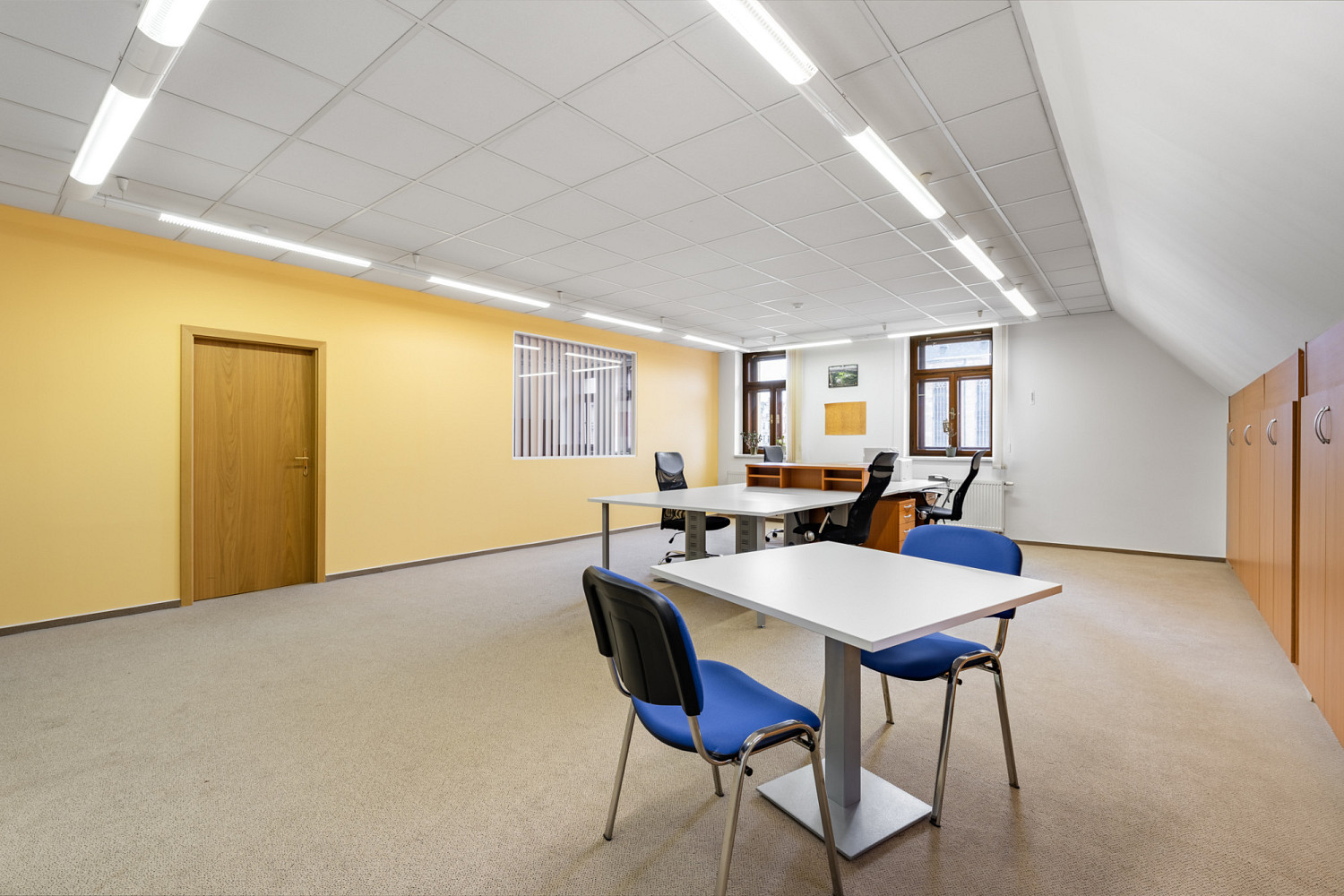 Pronájem kanceláře 93 m² – fotografie 4