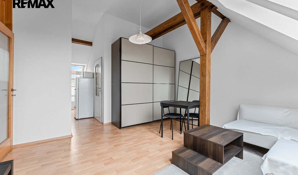 Prodej domu 240 m² s pozemkem 197 m², Praha – náhled fotky 2
