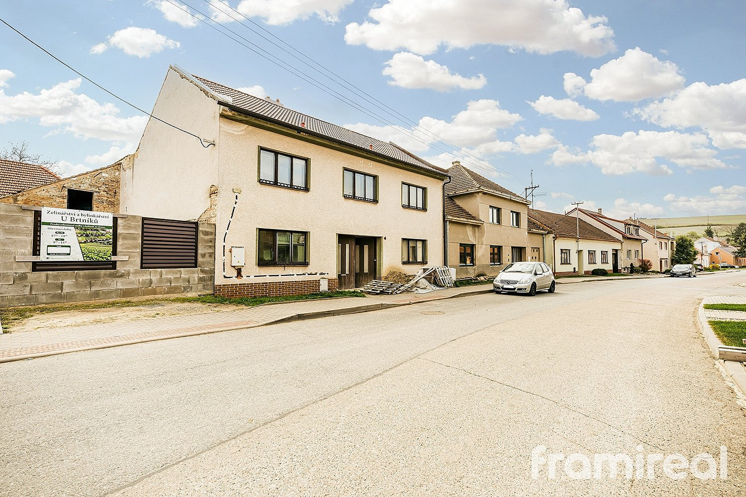 Prodej domu 200 m² s pozemkem 1 813 m²