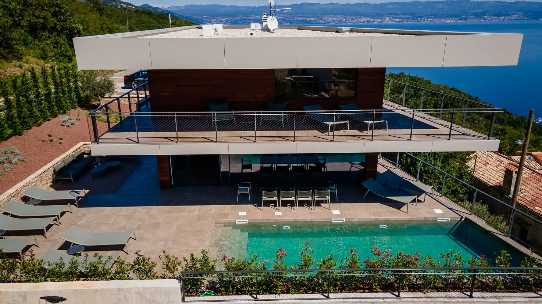 Prodej domu 560 m² s pozemkem 560 m²