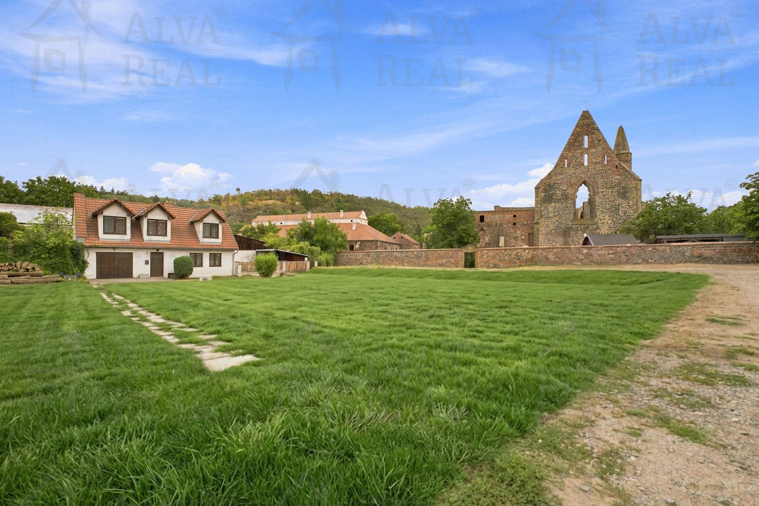 Prodej domu 141 m² s pozemkem 984 m²