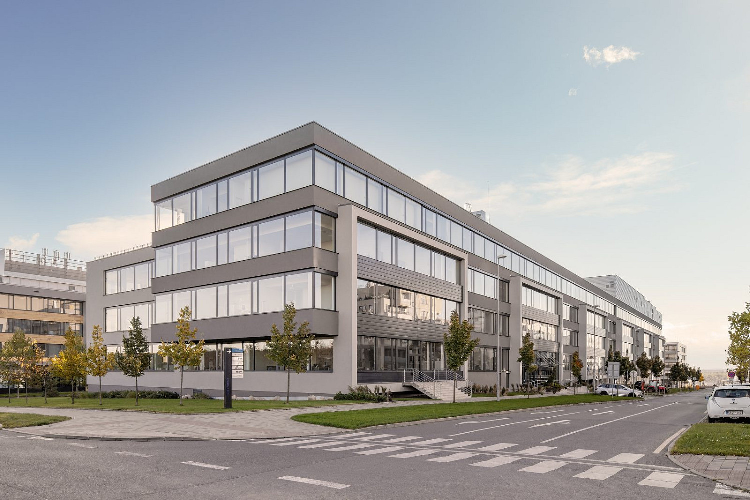 Pronájem kanceláře 2 427 m²