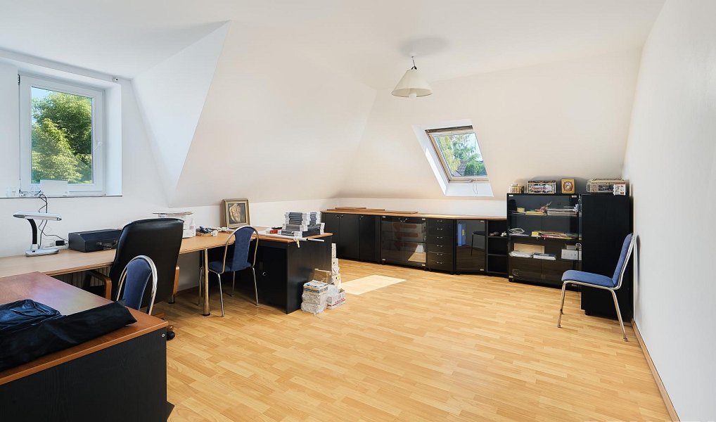 Prodej domu 320 m² s pozemkem 648 m², Jesenice – náhled fotky 21