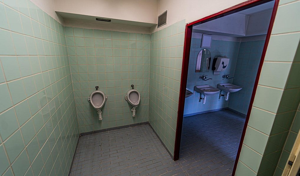 Prodej výrobních prostor 861 m², Bezno – náhled fotky 12