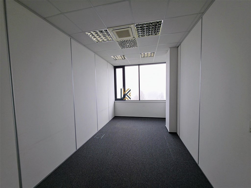 Pronájem kanceláře 197 m² — photo 5