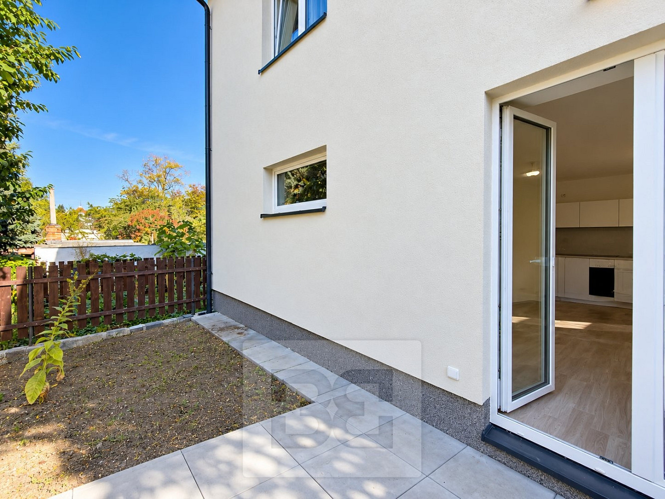 Pronájem bytu 1+kk 22 m² – fotografie 3