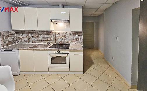 Pronájem bytu 3+1 68 m², Tišnovská, Kuřim, okres Brno-venkov