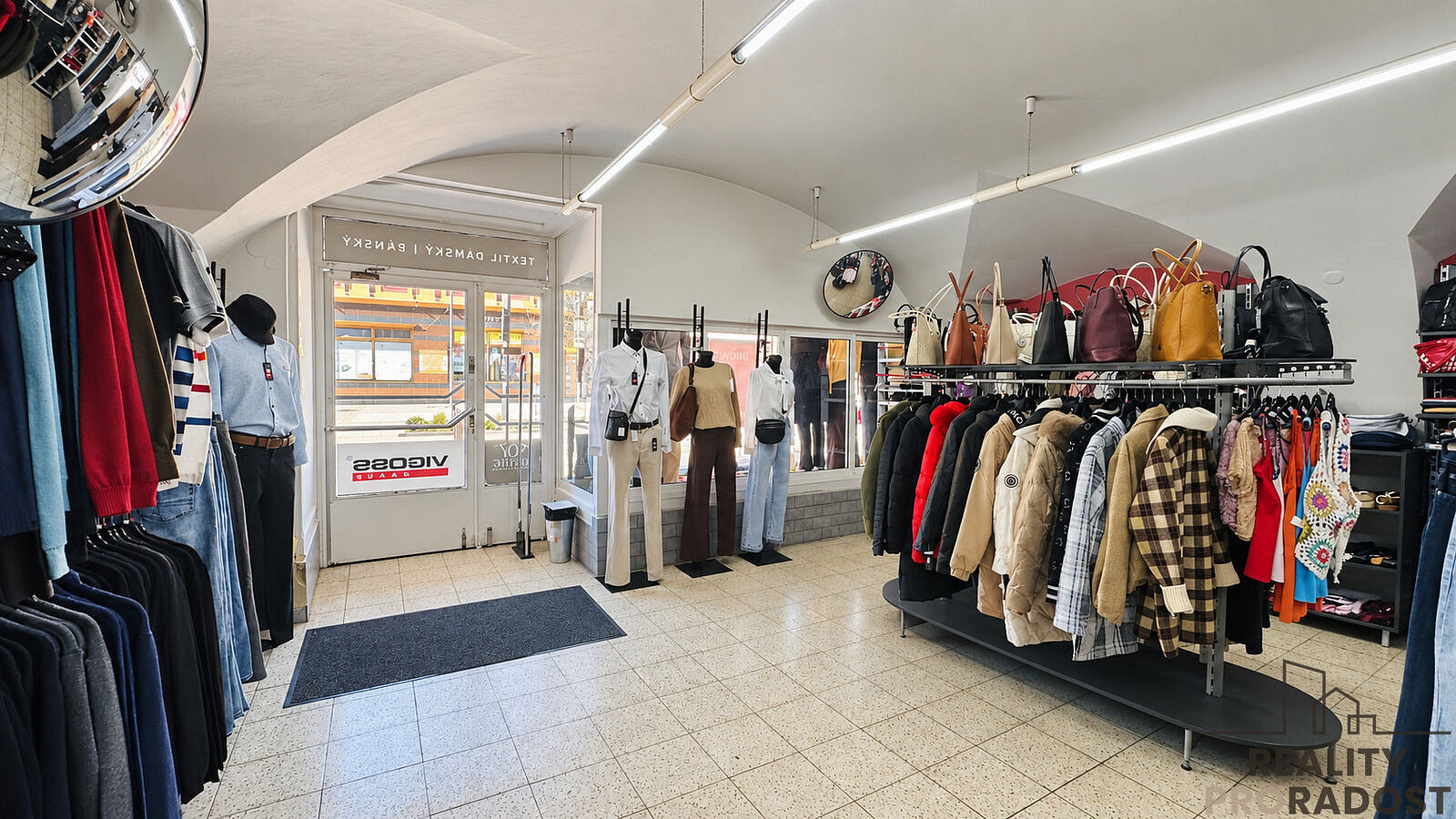Pronájem obchodních prostor 121 m² – fotografie 3