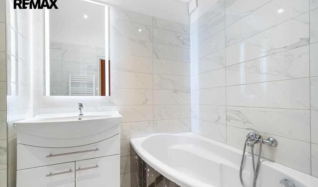 Prodej bytu 2+1 60 m², Milenov – náhled fotky 19