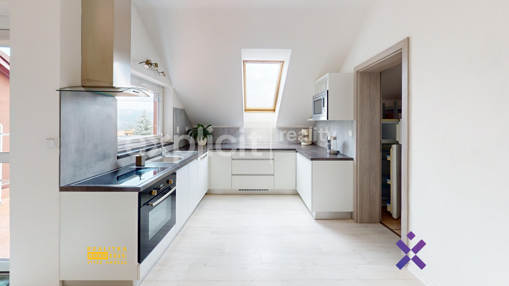 Pronájem bytu 4+kk 155 m² – fotografie 2