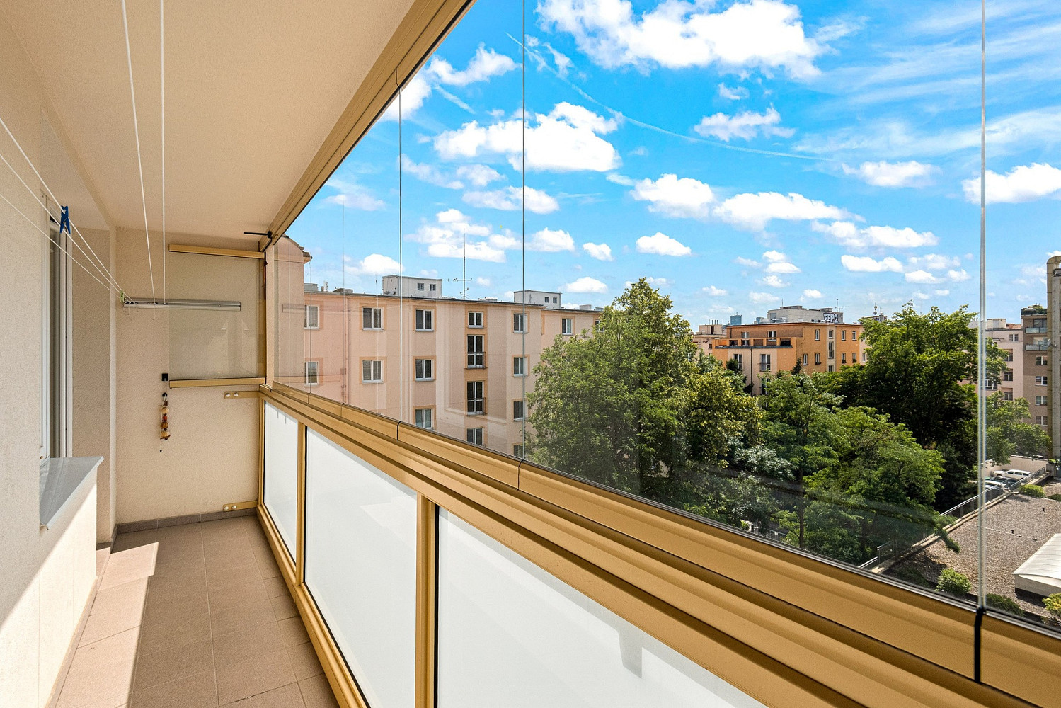 Pronájem bytu 3+kk 86 m² – pohled 2