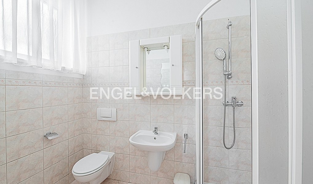 Pronájem bytu 4+1 149 m², Praha – náhled fotky 9