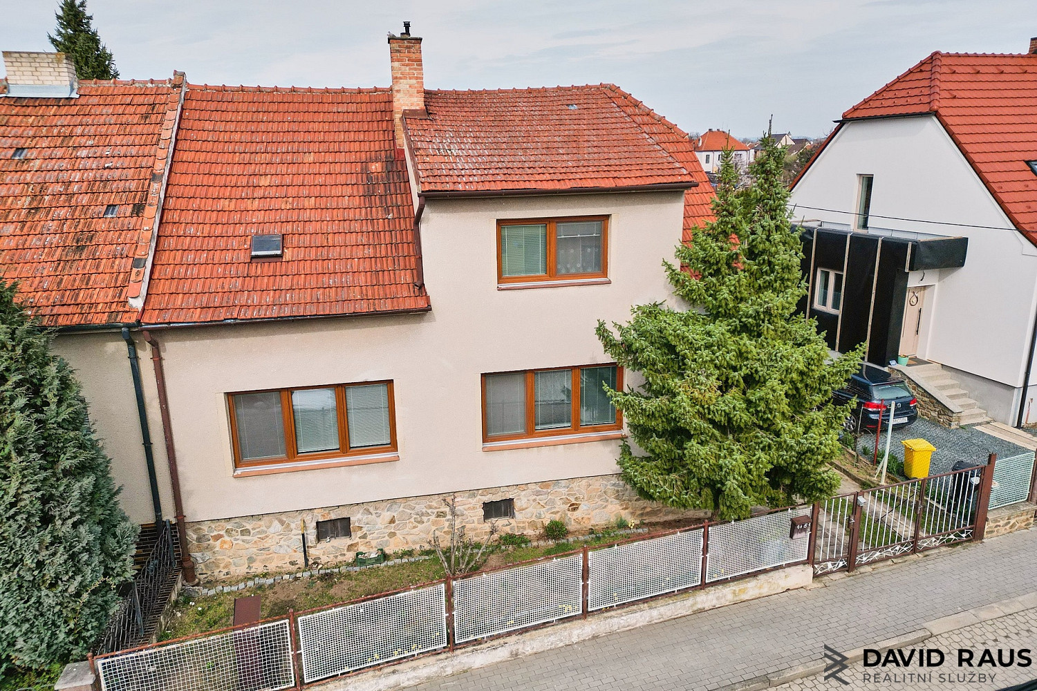Prodej domu 232 m² s pozemkem 1 077 m²