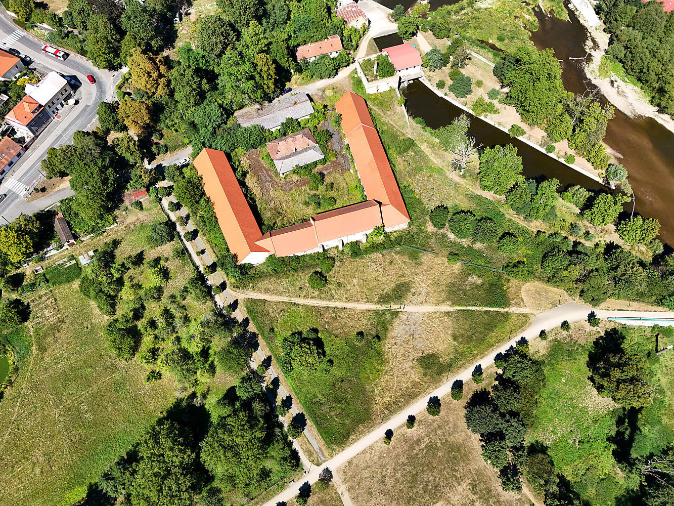 Prodej komerčního objektu (jiného typu) 8 074 m² – fotografie 2