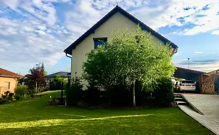 Prodej domu 235 m² s pozemkem 1 127 m², Zlatá, okres Praha-východ