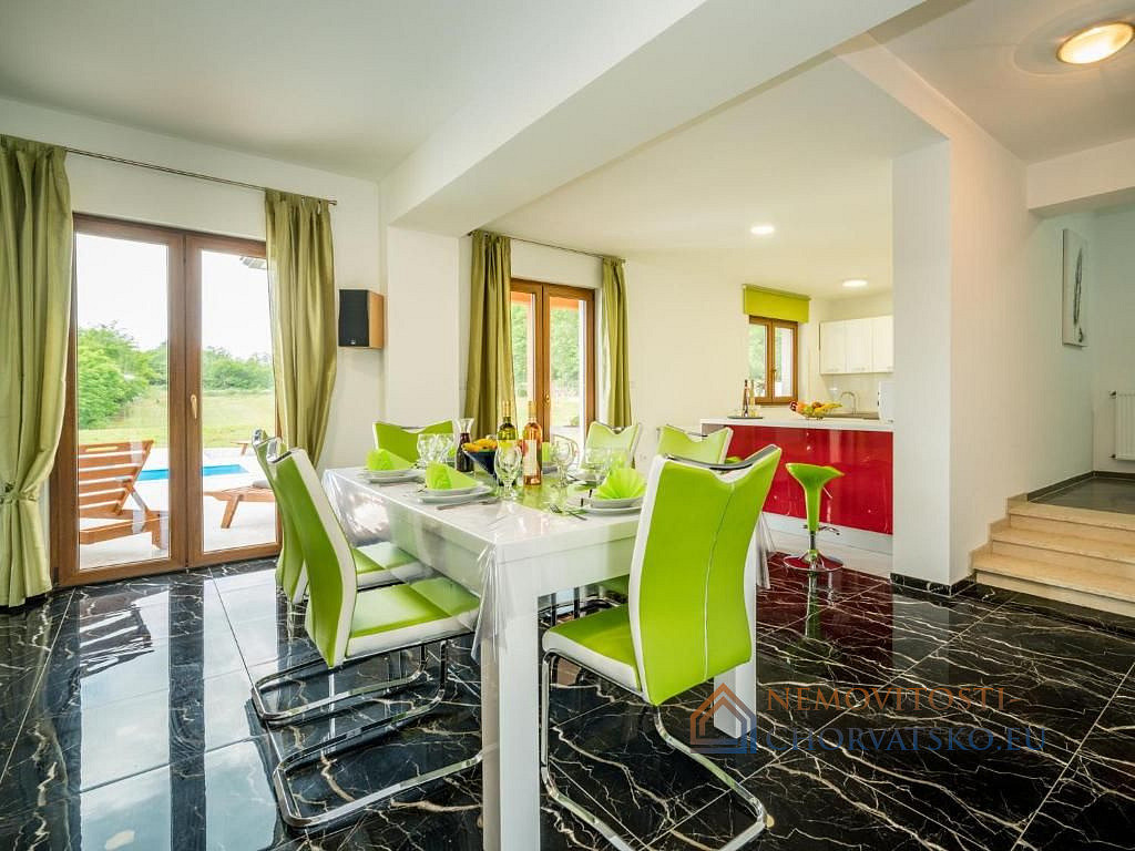 Prodej domu 280 m² s pozemkem 11 500 m² - Więcej